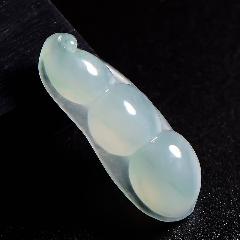 冰种晴水四季豆胸坠