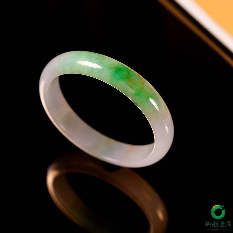 缅甸天然A货翡翠糯冰种飘绿手镯 56.5mm 43.2克