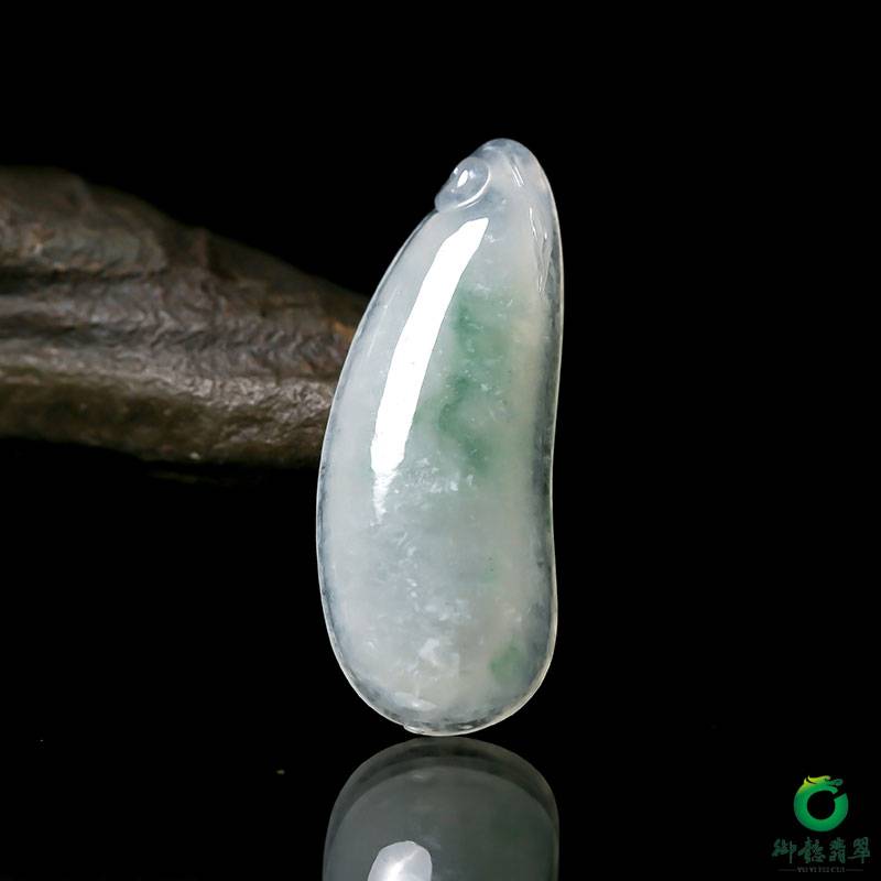 缅甸翡翠A货糯冰种飘花挂件 招财福瓜 10克