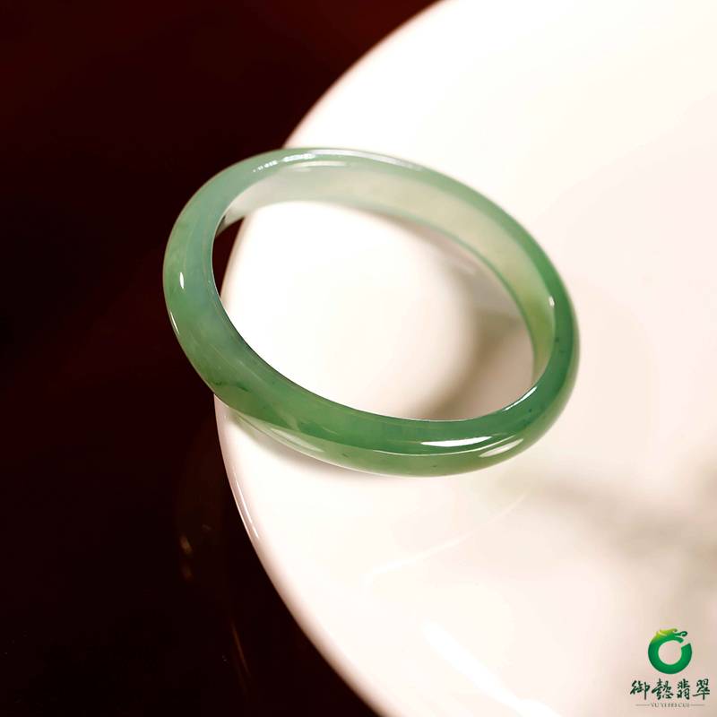 缅甸天然A货翡翠冰种蓝水 贵妃手镯 57mm 35.6克