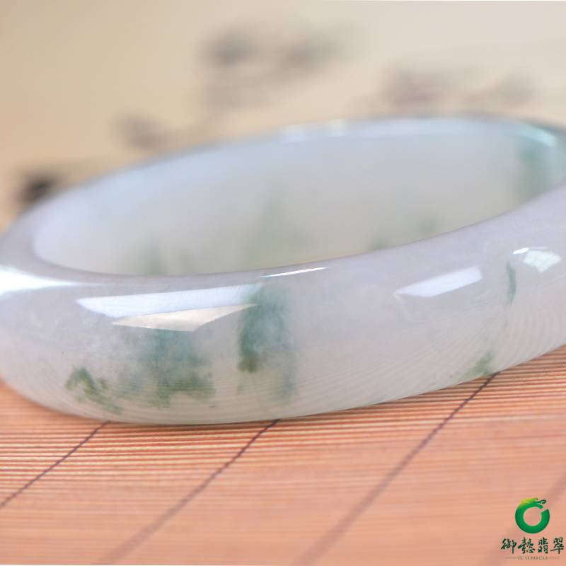 缅甸翡翠A货冰种飘花手镯 69.94克 圈口56.5mm