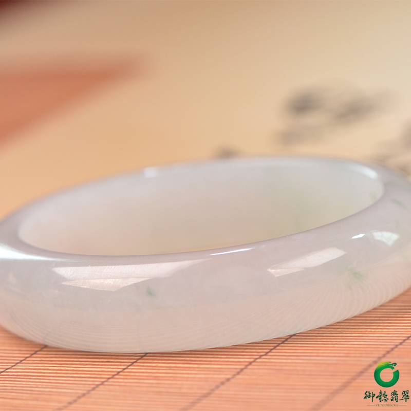 缅甸翡翠A货冰种飘绿手镯 67.3克 圈口56mm