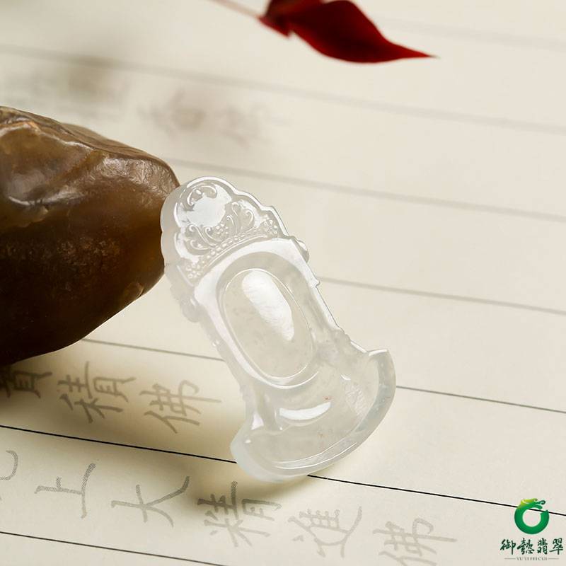 缅甸天然翡翠A货冰种挂件 观音 7克 图片4