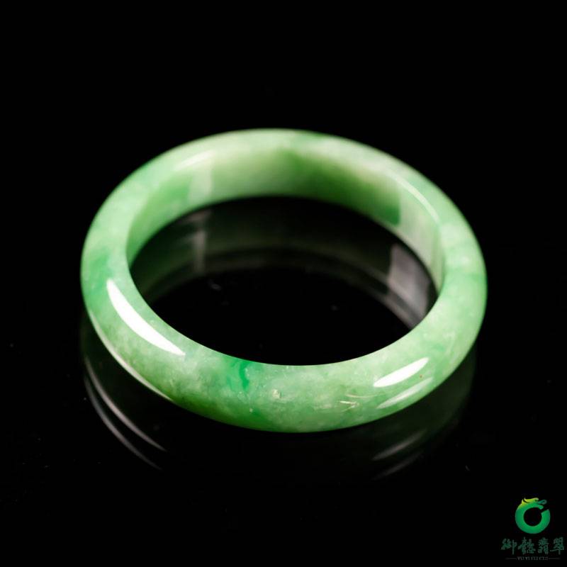缅甸天然A货翡翠糯冰种飘绿 手镯 55mm 50.6克 图片5