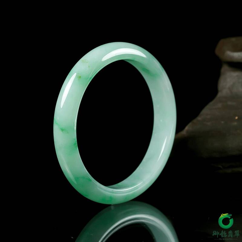 缅甸天然A货细糯种翡翠手镯 内径57mm 44.5克 图片4