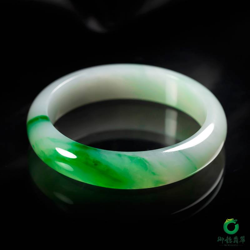 翡翠冰种飘绿手镯 55mm 52克 图片5