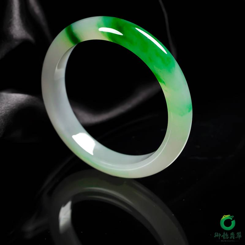 缅甸翡翠A货冰种飘绿手镯 54mm 43.4克 图片2
