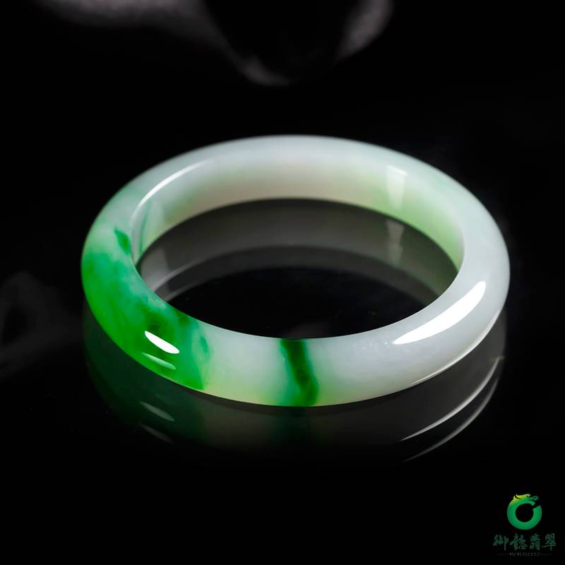 缅甸翡翠A货冰种飘绿手镯 54mm 43.4克 图片7