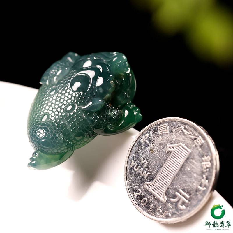 缅甸翡翠A货 冰种晴水蓝 三足金蟾 12.8克 图片7
