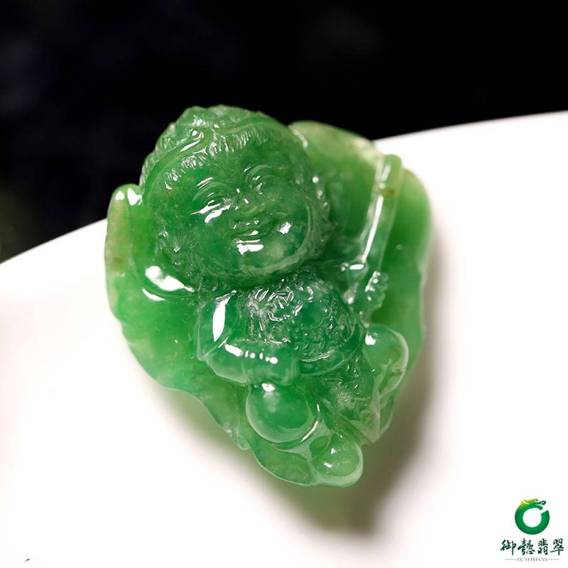 缅甸翡翠A货 冰种满绿 齐天大圣 6.8克 图片3