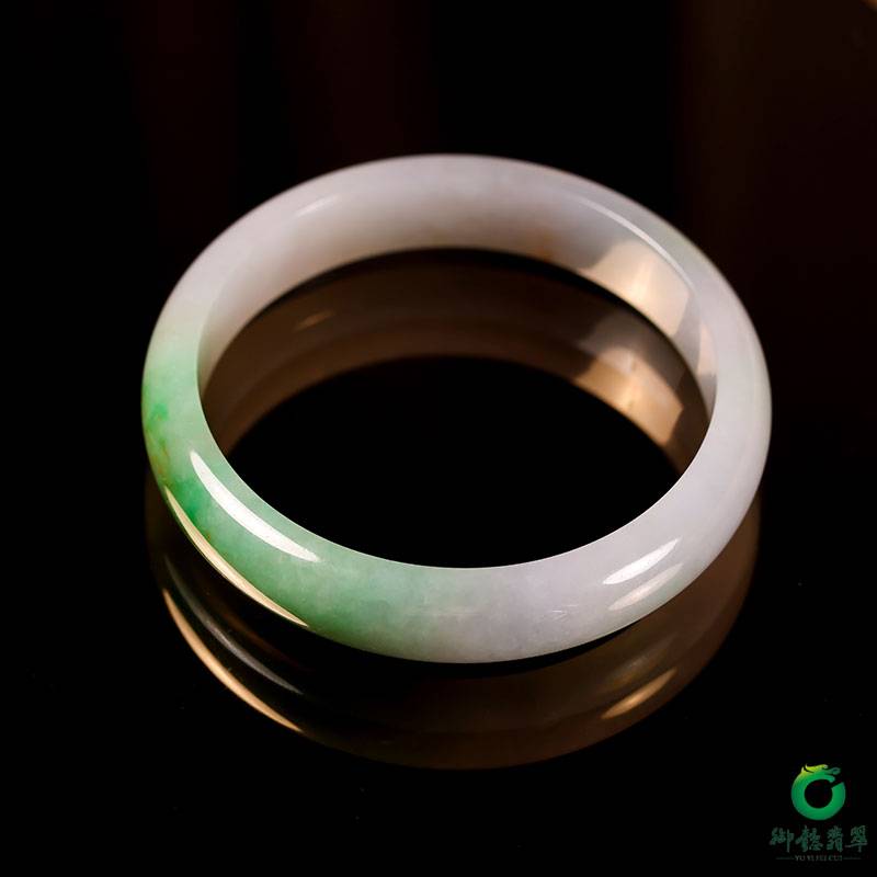 缅甸天然A货翡翠糯冰种飘绿手镯 56.5mm 43.2克 图片4