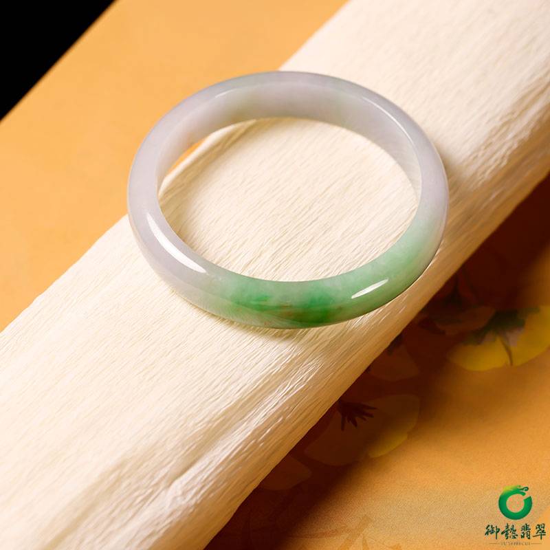 缅甸天然A货翡翠糯冰种飘绿手镯 56.5mm 43.2克