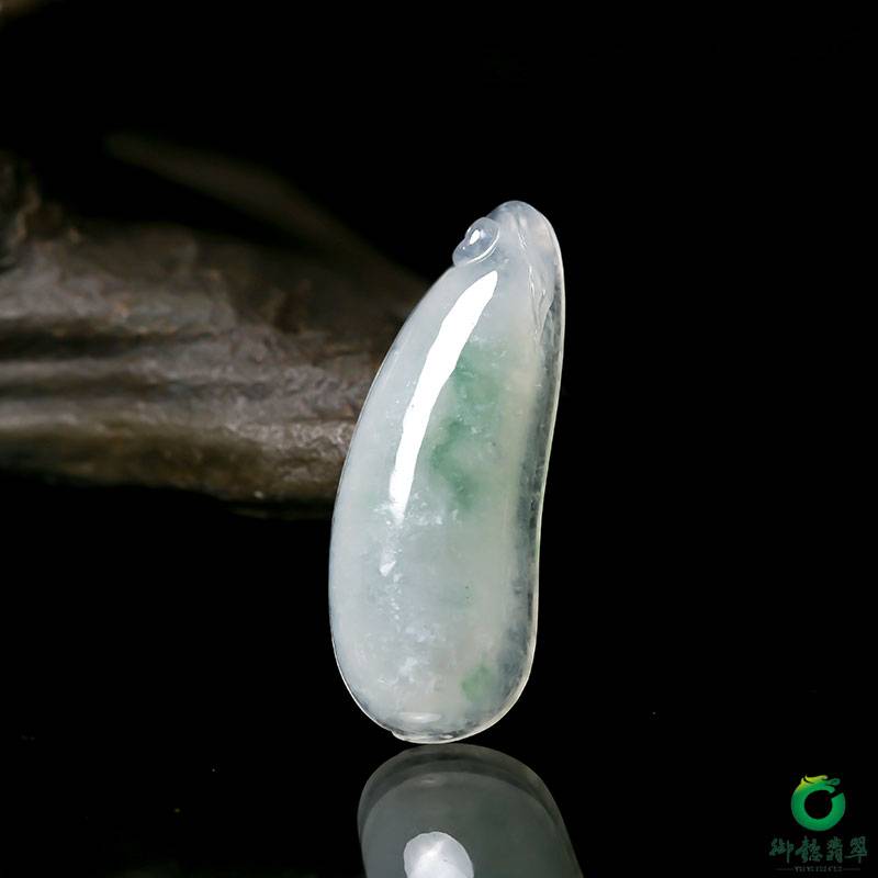 缅甸翡翠A货糯冰种飘花挂件 招财福瓜 10克 图片5