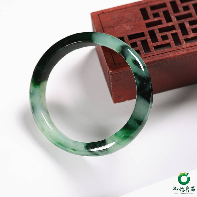 缅甸天然A货翡翠糯冰种飘绿手镯 55.5mm 34.3克 图片3