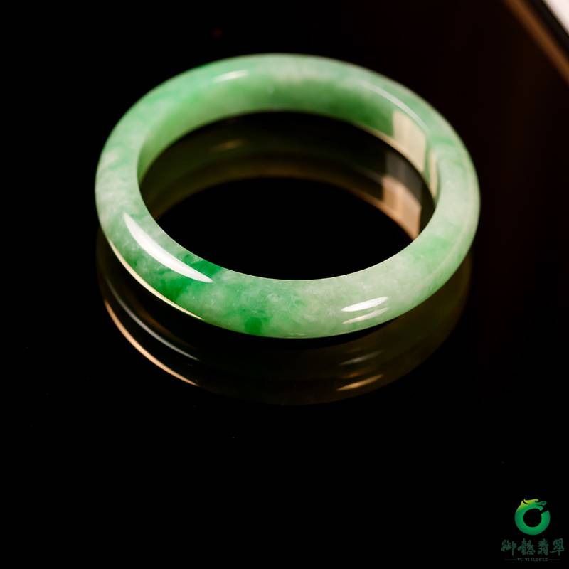 缅甸天然A货翡翠糯冰种飘绿 手镯 52mm 37.6克 图片2