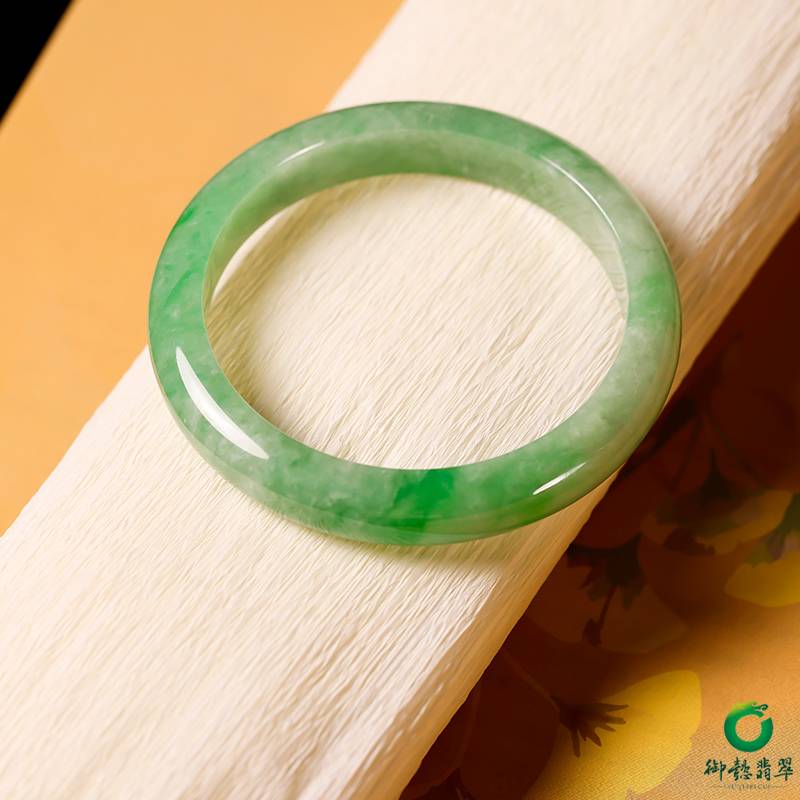 缅甸天然A货翡翠糯冰种飘绿 手镯 52mm 37.6克