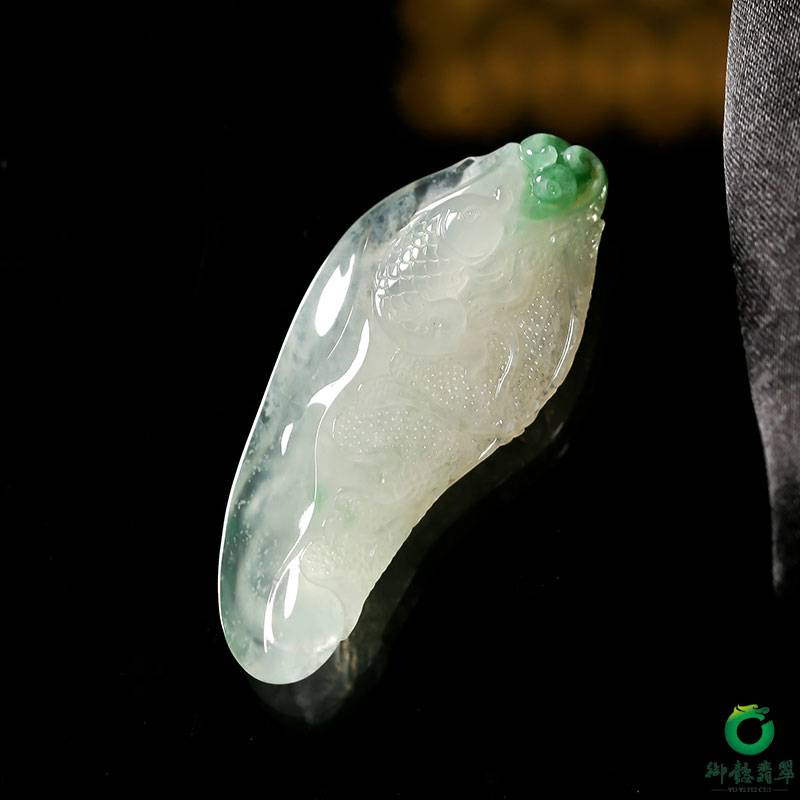 缅甸翡翠A货冰种飘绿 挂件 连年有余 16.5克 图片2