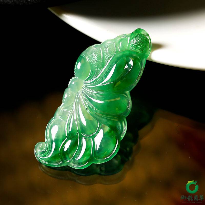 缅甸翡翠A货冰种飘绿挂坠 彩蝶飞飞 5.8克 图片2
