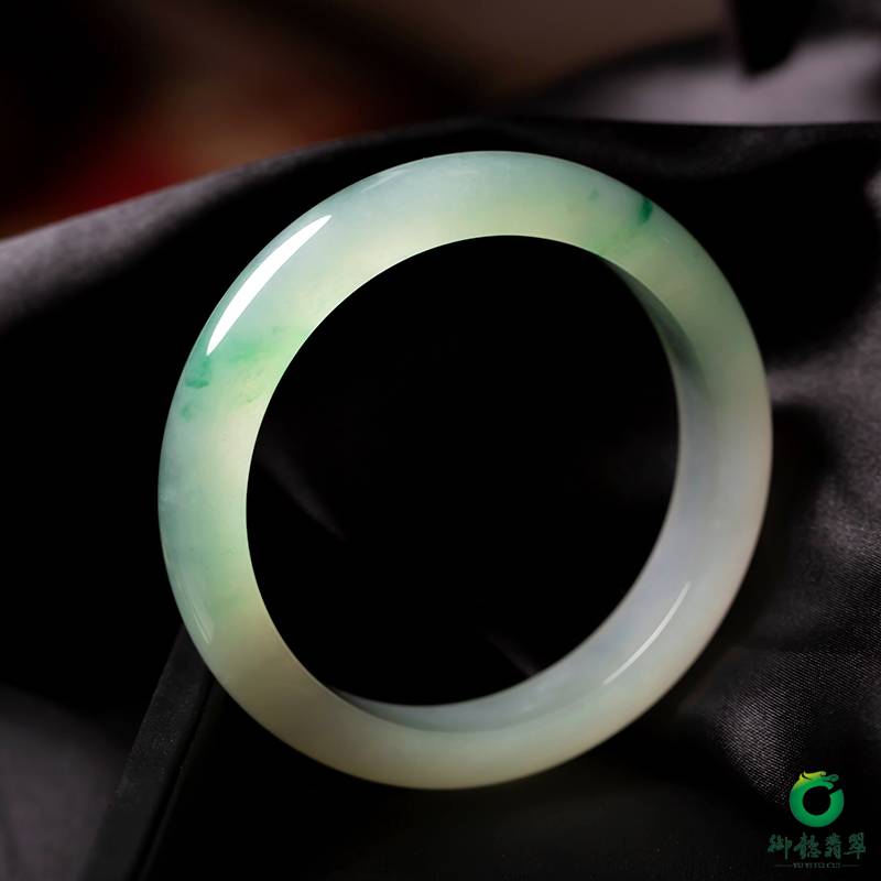 缅甸翡翠A货冰种飘绿手镯 56mm 56克 图片4