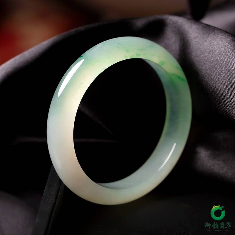 缅甸翡翠A货冰种飘绿手镯 56mm 56克 图片6