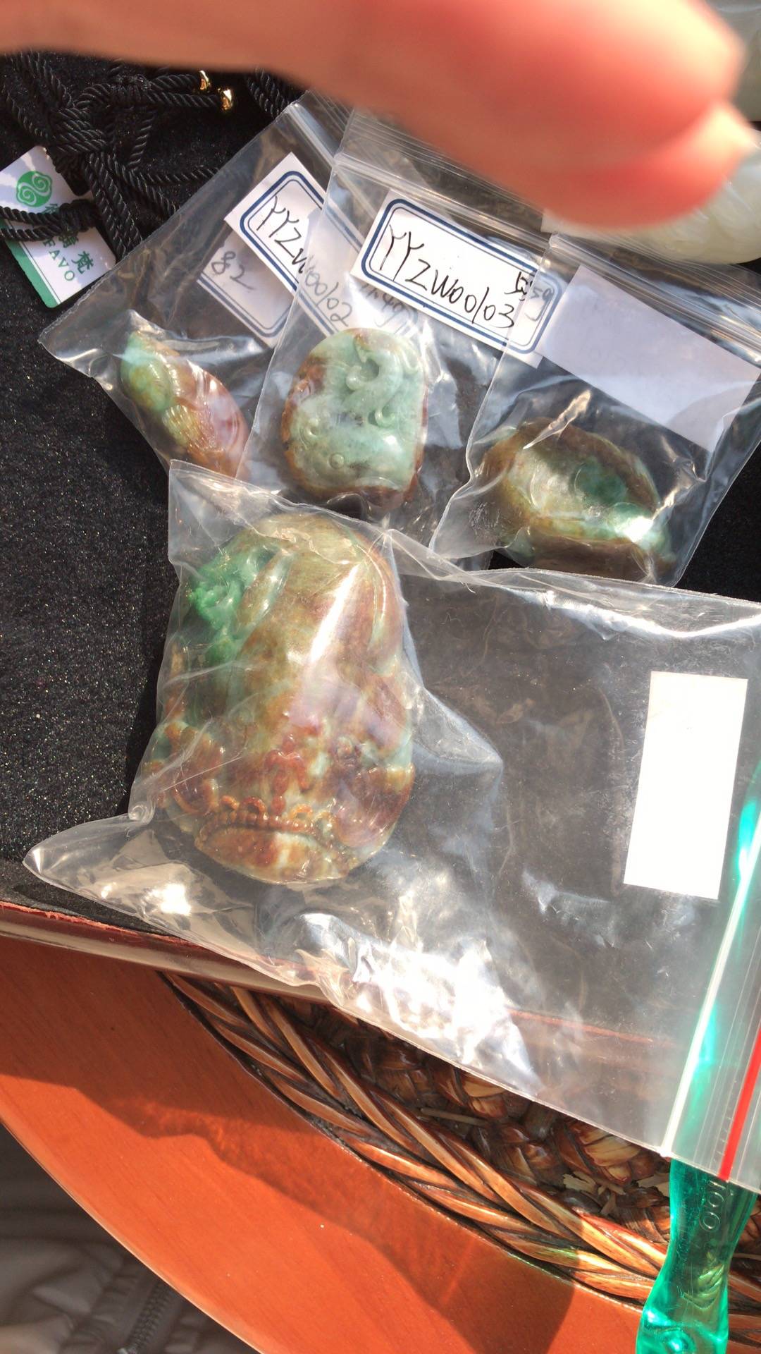 翡翠糯冰种飘翠呱呱来财