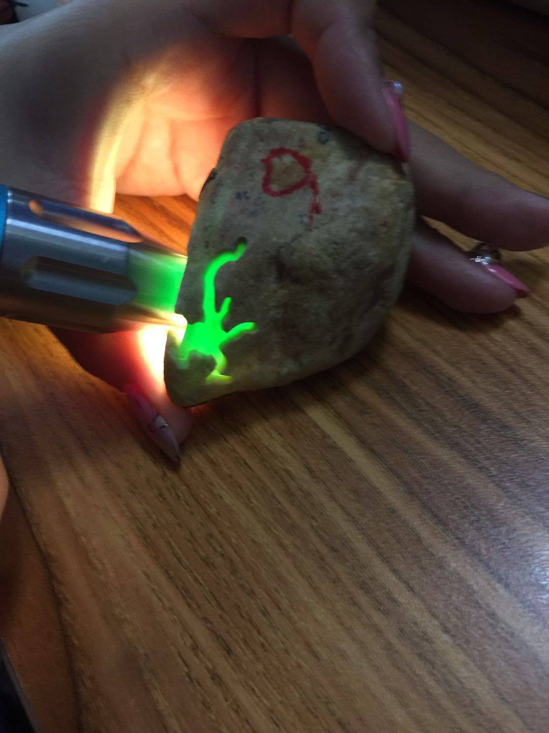 翡翠冰种飘绿原石