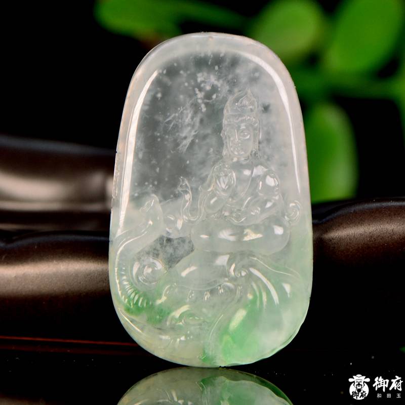缅甸天然A货翡翠冰玻种飘绿挂件 普贤菩萨 22.4克