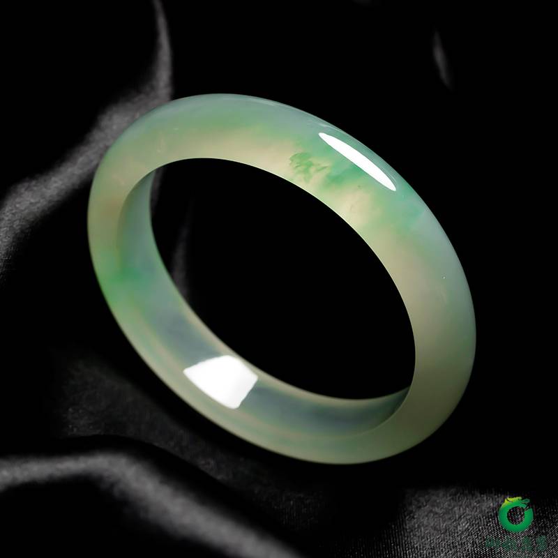 缅甸翡翠A货冰种飘绿手镯 56mm 54.2克 图片2