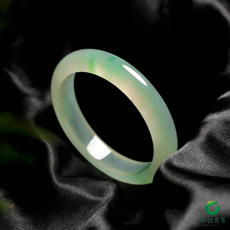缅甸翡翠A货冰种飘绿手镯 56mm 54.2克 图片4