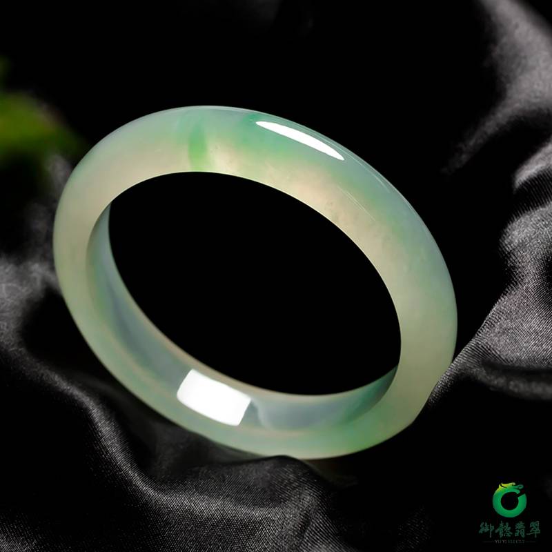 缅甸翡翠A货冰种飘绿手镯 56mm 54.2克 图片6